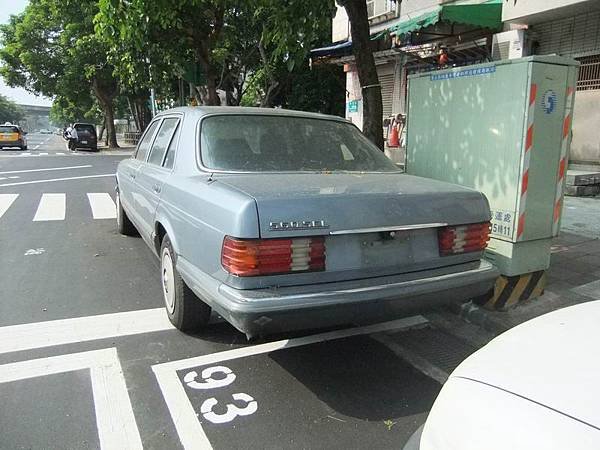 Mercedes-Benz W126 560SEL (4)