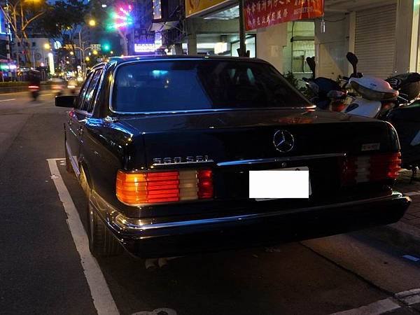 Mercedes-Benz W126 560SEL (2)