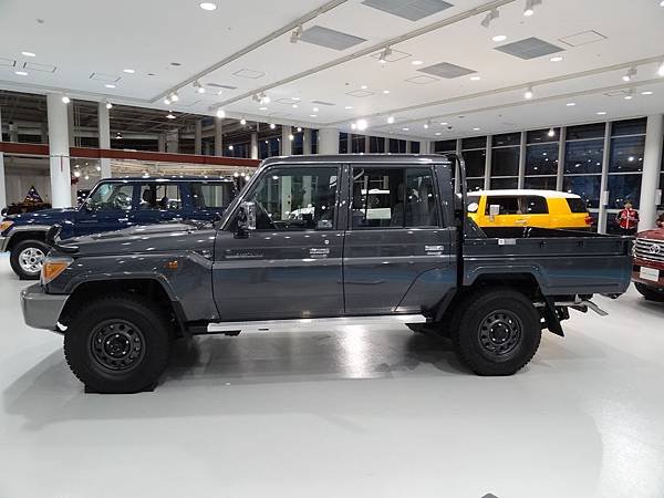 TOYOTA LAND CRUISER LC70 復刻 (31).JPG