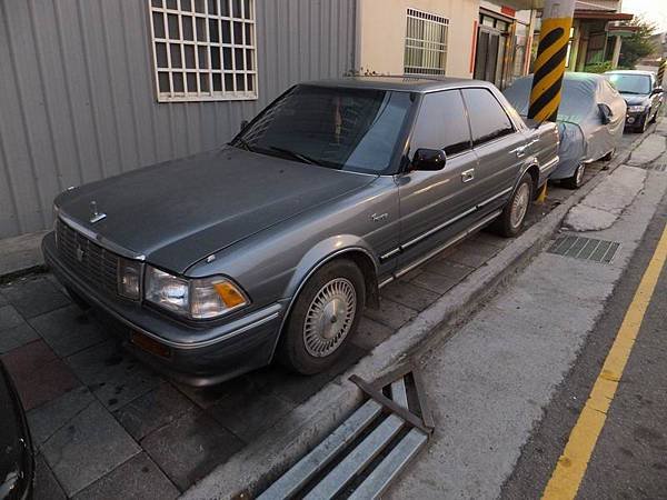 TOYOTA CROWN S130 HardTop 3.0 RoyalSaloonG (1)