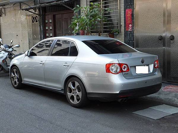 VOLKSWAGEN A5 JETTA GLi (2)