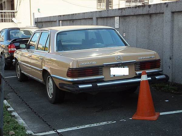 Mercedes-Benz W116 300SD (2)