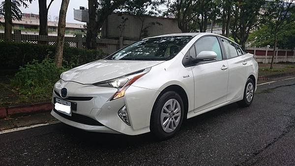 TOYOTA PRIUS IV by 節省黃 (1)