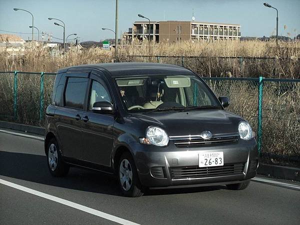 TOYOTA Sienta (2)