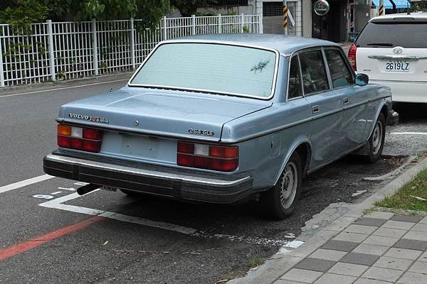 VOLVO 264GLE (13).JPG