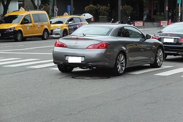 INFINITI G37S Convertible (3).JPG