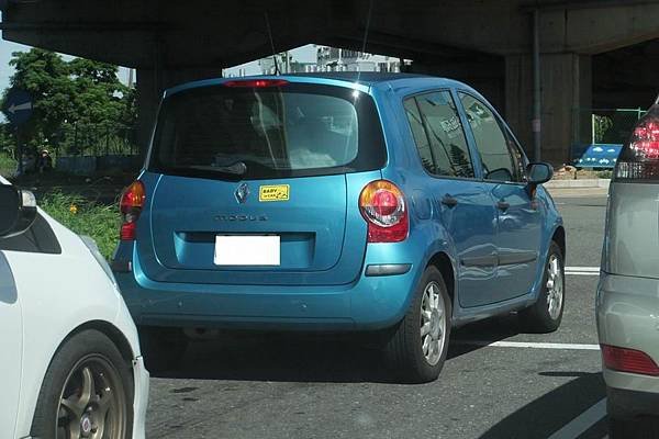 Renault Modus 選配尾門.JPG