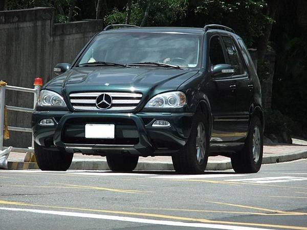 Mercedes-Benz W163.5 ML320 Special Edition (1).JPG