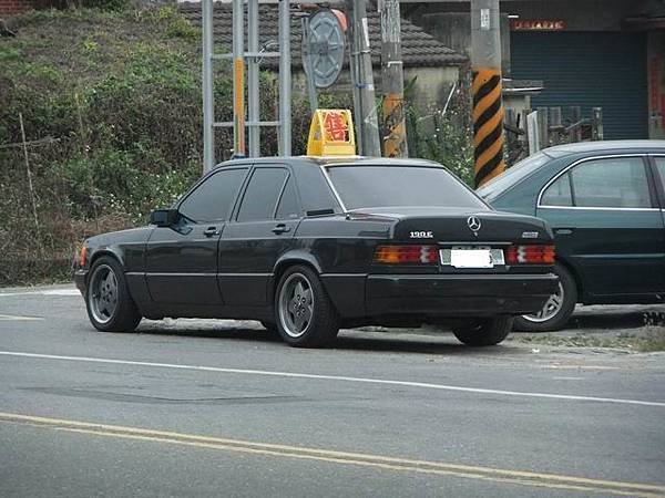 Mercedes-Benz W201 190E 激改 (2).JPG