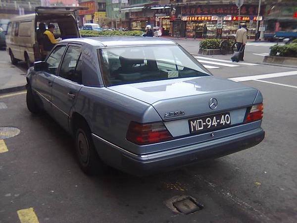 Mercedes-Benz W124 250D (3).jpg