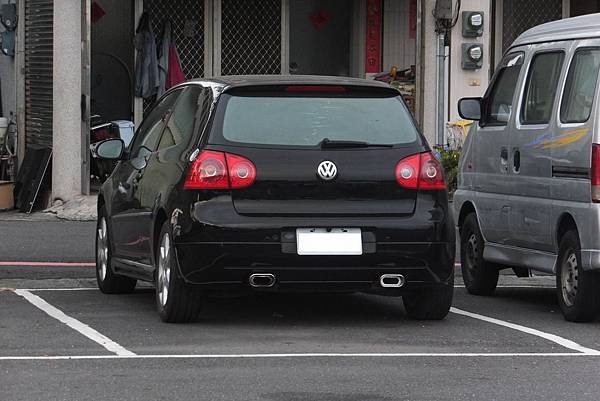 VOLKSWAGEN GOLF V 三門 (1).JPG