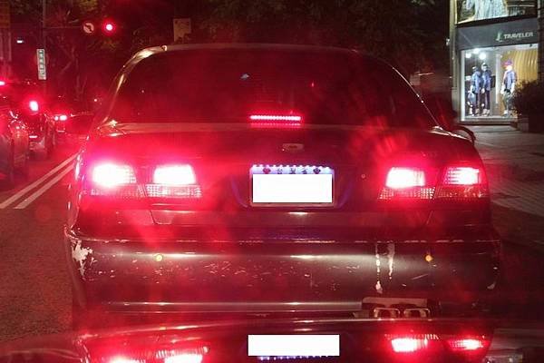 NISSAN CEFIRO A32 手排 (1).JPG