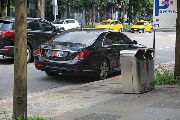 Mercedes-Benz W222 S350d 大使車牌 by HKJ.jpg