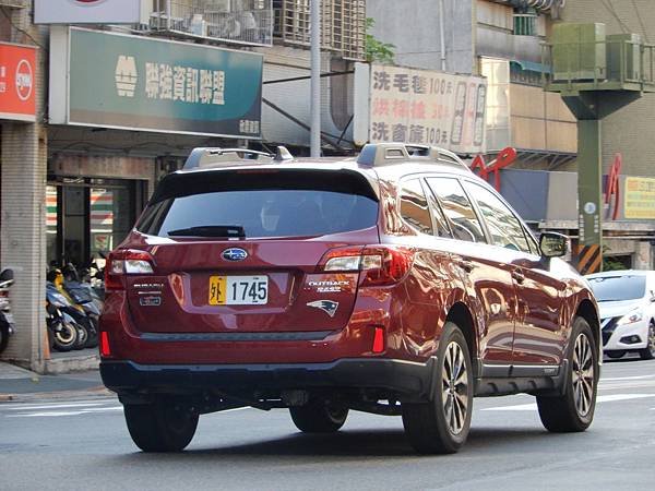 SUBARU OUTBACK V PZEV 外交車牌 (2).JPG