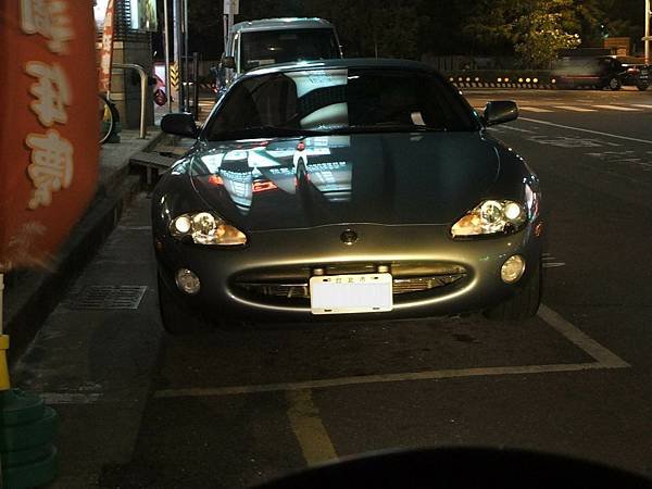 JAGUAR XK8 後期型 (4).JPG