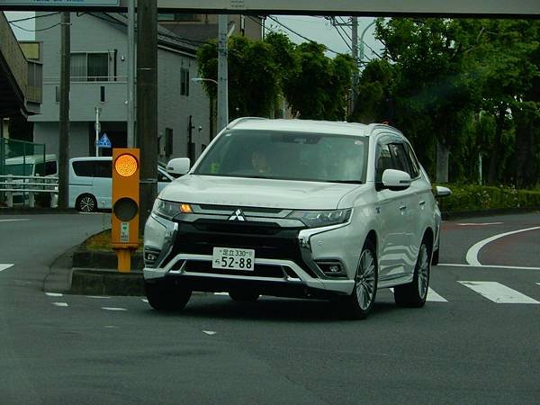 海外街拍(日本東京八王子市)：加錢買的普通車車牌