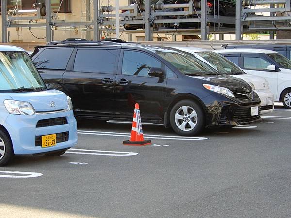 海外街拍(日本靜岡縣濱松市)：TOYOTA SIENNA I