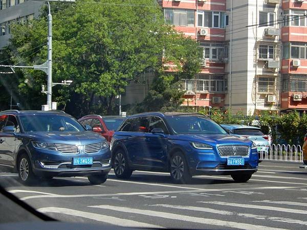 海外街拍(北京垡頭)：LINCOLN CORSAIR &amp; M