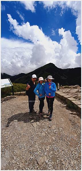 【南投】合歡山東峰+石門山+下午茶。Cona&apos;s 清境妮娜巧