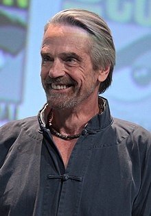 220px-SDCC_2015_-_Jeremy_Irons_(19524260758)_(cropped)