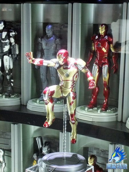 HOT TOYS (9).JPG