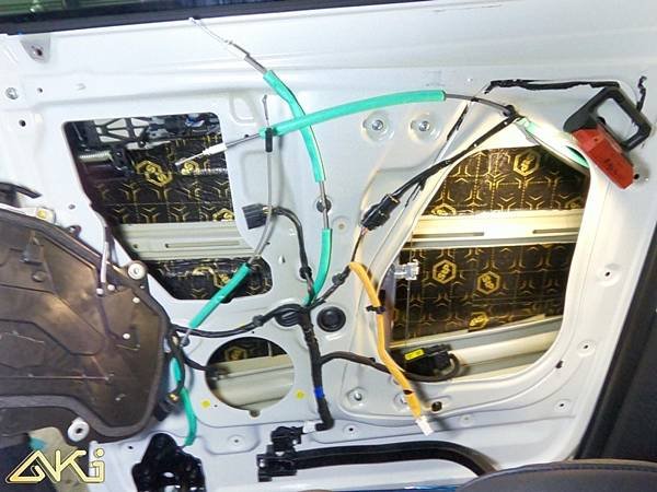 KIA CARNIVAL (5959-) 輪拱.門板 (30).JPG