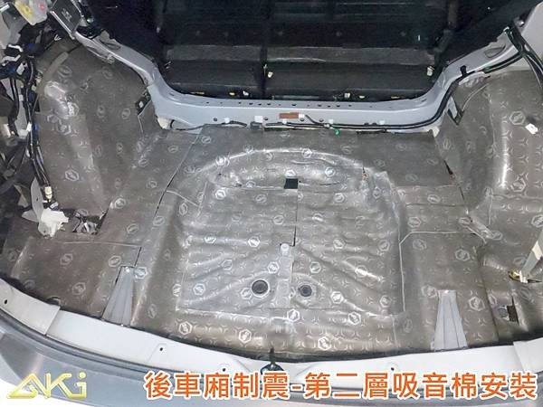 TOYOTA RAV4 (1133-) 台中 南區 aki汽車隔音 安裝 隔音施工 後車箱 廂 後備箱 後備廂 AKIcar 車體隔音 全車隔音 制震隔音 隔音diy 隔音改裝 加強隔音 隔音材 噪音 消音墊 防水 減少振動 共鳴 防鏽 STP (8).JPG