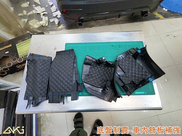 TOYOTA COROLLA CROSS 台中 AKI 底盤 車內地毯 汽車隔音 安裝  AKIcar 車體隔音 CC全車隔音 汽車制震 制 震 墊 防鏽 STP (5).JPG