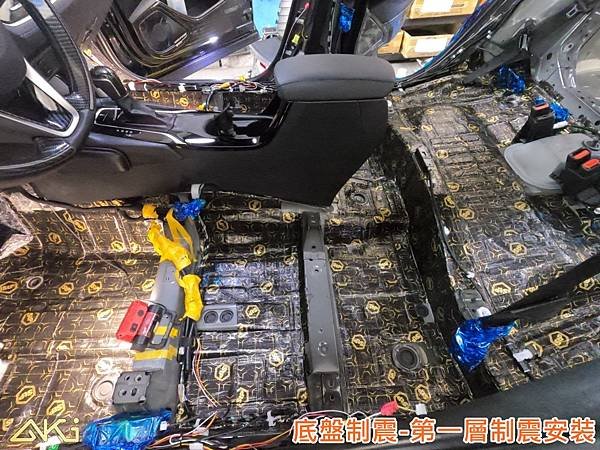 TOYOTA COROLLA CROSS 台中 AKI 底盤 車內地毯 汽車隔音 安裝  AKIcar 車體隔音 CC全車隔音 汽車制震 制 震 墊 防鏽 STP (7).JPG