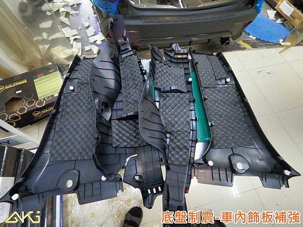 TOYOTA COROLLA CROSS 台中 AKI 底盤 車內地毯 汽車隔音 安裝  AKIcar 車體隔音 CC全車隔音 汽車制震 制 震 墊 防鏽 STP (4).JPG