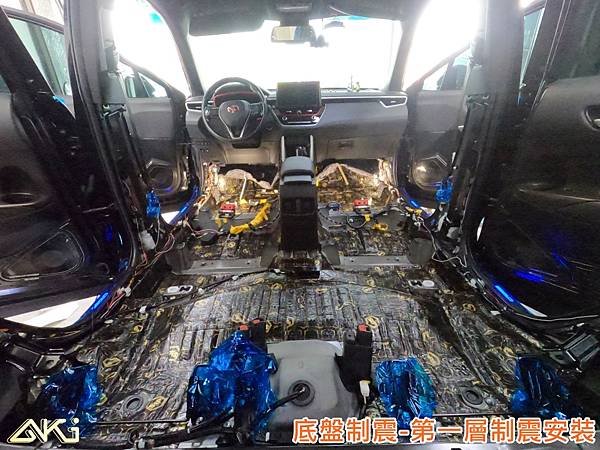 TOYOTA COROLLA CROSS 台中 AKI 底盤 車內地毯 汽車隔音 安裝  AKIcar 車體隔音 CC全車隔音 汽車制震 制 震 墊 防鏽 STP (6).JPG