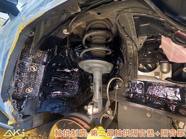 TOYOTA RAV4 5代 豐田 XA50  制震墊 降噪 共振 共鳴 吸音棉 隔音棉 輪拱 輪胎 噪 施工 車門  音響 推薦 後備箱 後車箱 嘉義 效果 車頂 全車 車體 車頂隔熱 隔音墊 STP 底盤 價格 靜化論 (10).JPG