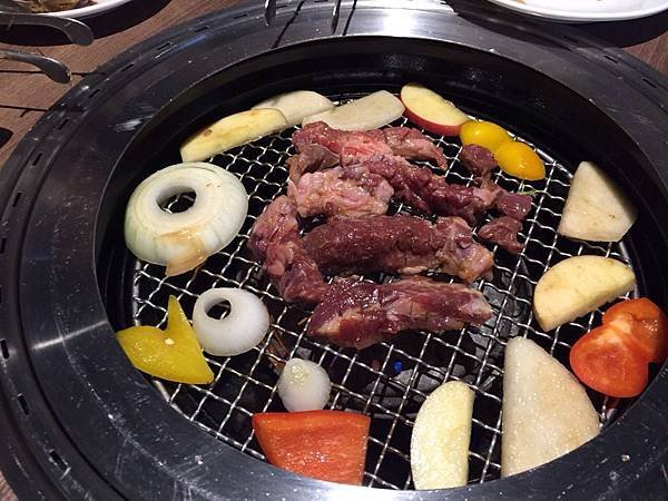 台中燒肉店推薦 台中韓國燒肉店推薦 台中日式燒肉 套餐式燒肉 慶生燒肉店 七期燒肉店 五花肉 包肉生菜店 屋馬燒肉 燒肉風間 狂人燒肉 汽油桶燒肉 BUNGYJUMP 燒肉市場 匠屋燒肉 電話訂位超難訂 -10.jpg