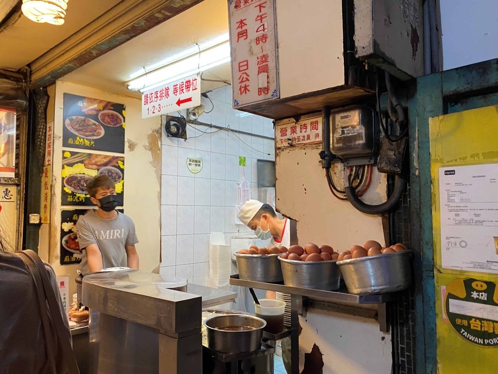 [寧夏夜市] 賴雞蛋蚵仔煎.林記麻辣臭豆腐.宏冠𩵚魠魚羹