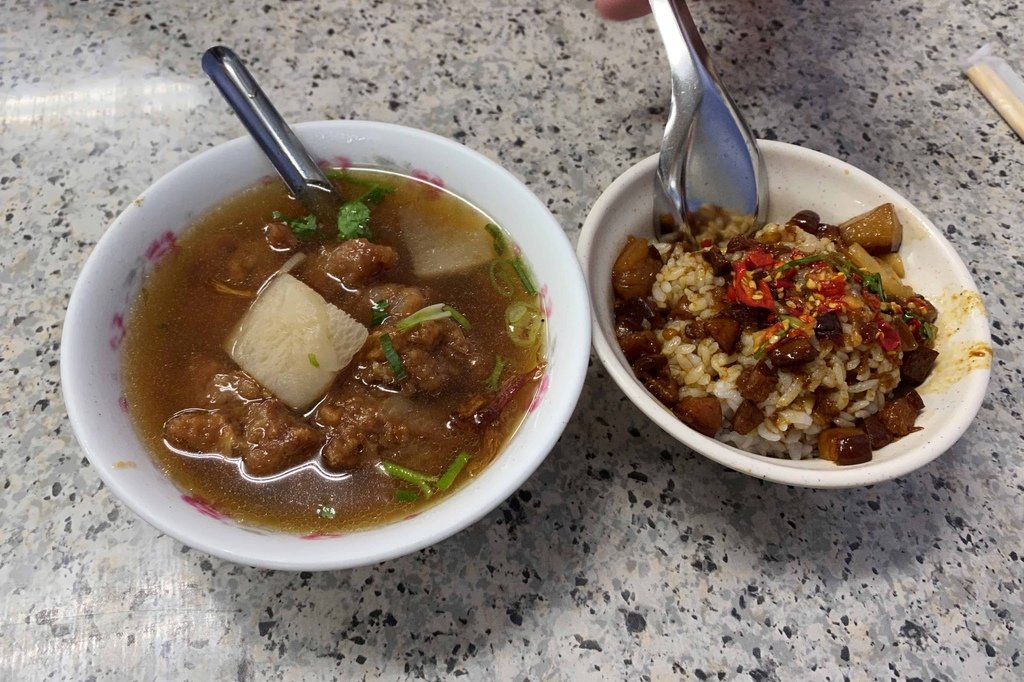 [饒河夜市] 后庒排骨酥麵.金林三兄弟藥燉排骨.地瓜球.優品