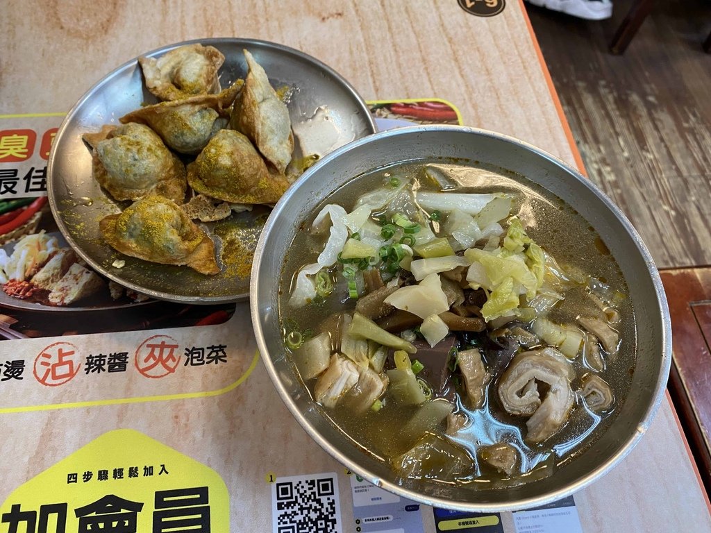 [寧夏夜市] 香連鐵板料理.里長伯麻辣臭豆腐鴨血.夾心航空