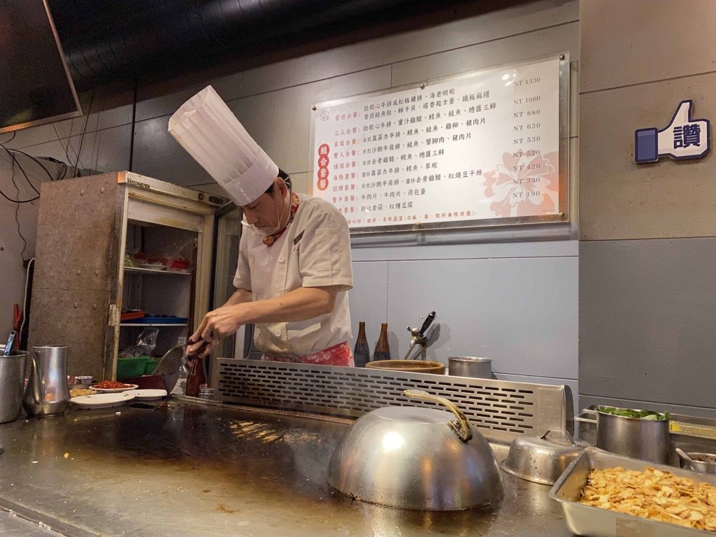 [寧夏夜市] 香連鐵板料理.里長伯麻辣臭豆腐鴨血.夾心航空