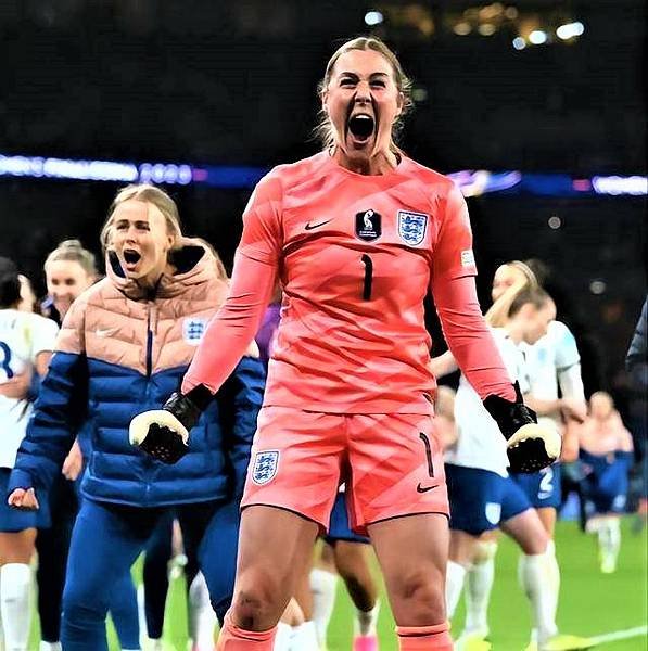 英格蘭奪下女足歐美超級盃全隊狂歡。（取自UEFA社媒）.jpeg