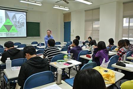 103.11.26-嘉義大學-生物系-經營團隊與領導管理-詹翔霖教授