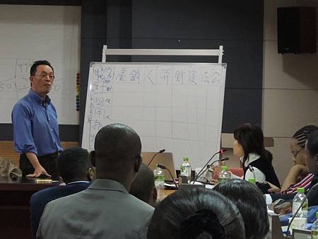 103.12.07-創業顧問師培訓班-企業經營管理與行銷分析-詹翔霖副教授