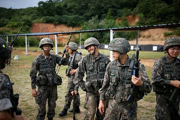 軍人吃得好很重要：《跟各國相比,台灣軍人待遇好嗎？》《從早餐