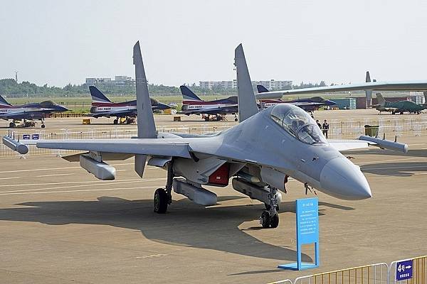 郭正原：解放軍J-16D電戰機　可能成為台灣和美國海軍的麻煩