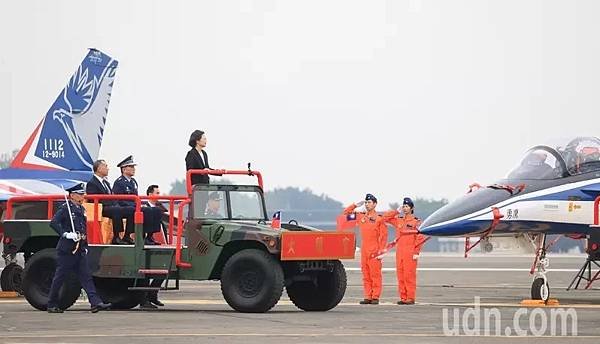 記者 程嘉文：勇鷹高教機生產進度延遲  F-5戰機可能飛到明