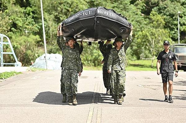 黃景良博士：官校在校時之特別軍事技能訓練