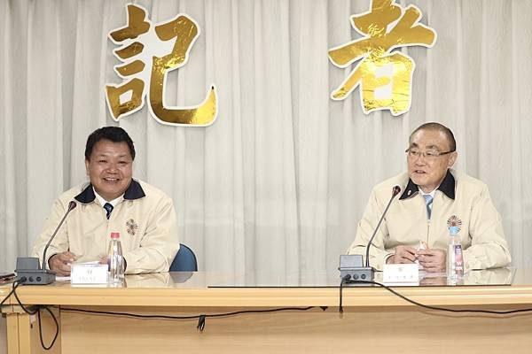 仇佩芬：【黃埔百年角力】中國心戰瞄準退休軍官　邀當「統一樣板