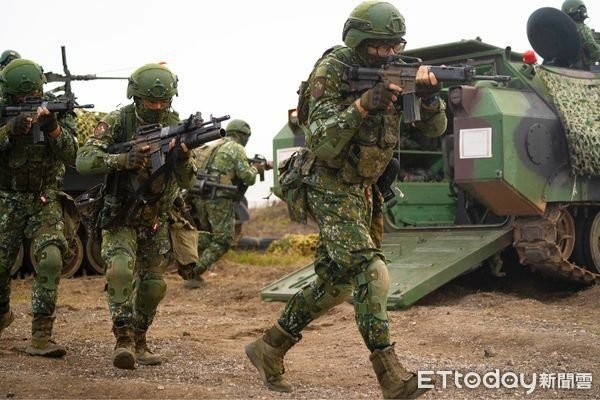 記者 閔文昱：不用跟團了！國防部開放「軍人出國自由行」 18