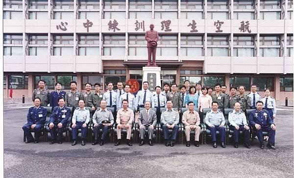 溫德生(林野)：2002年6月時任國防部副部長的前監委康寧祥