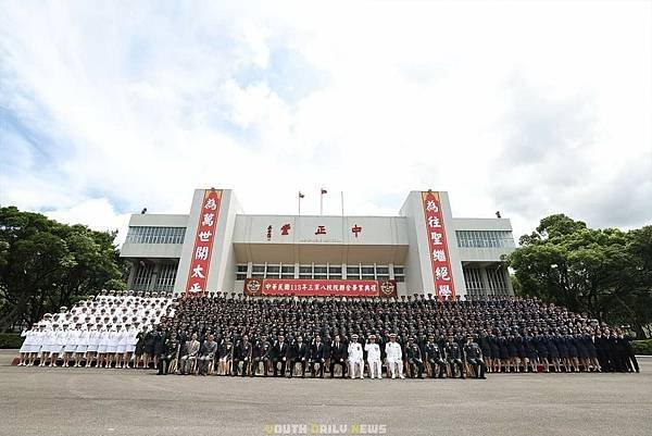 解讀國軍軍事新聞：關於三軍N校院畢業生大合照的一段往事