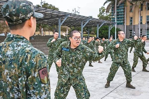 編譯 茅毅  記者 程嘉文／華郵：台灣兵員不足 缺新式訓練