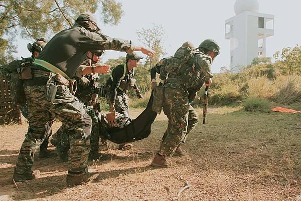 陳晞(法國外籍兵團退伍)：有一批軍警弟兄們 自掏腰包 運